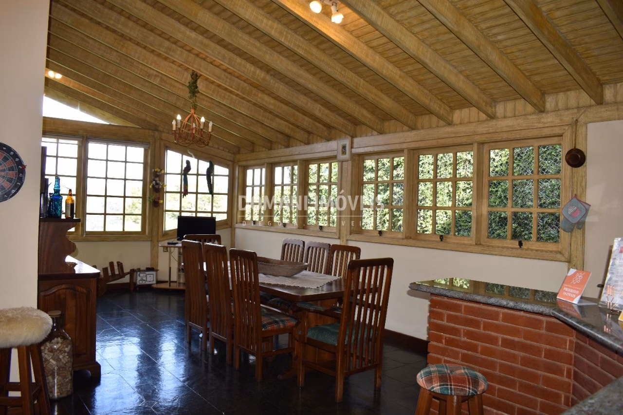 Casa de 1.430 m² em Campos do Jordão, SP