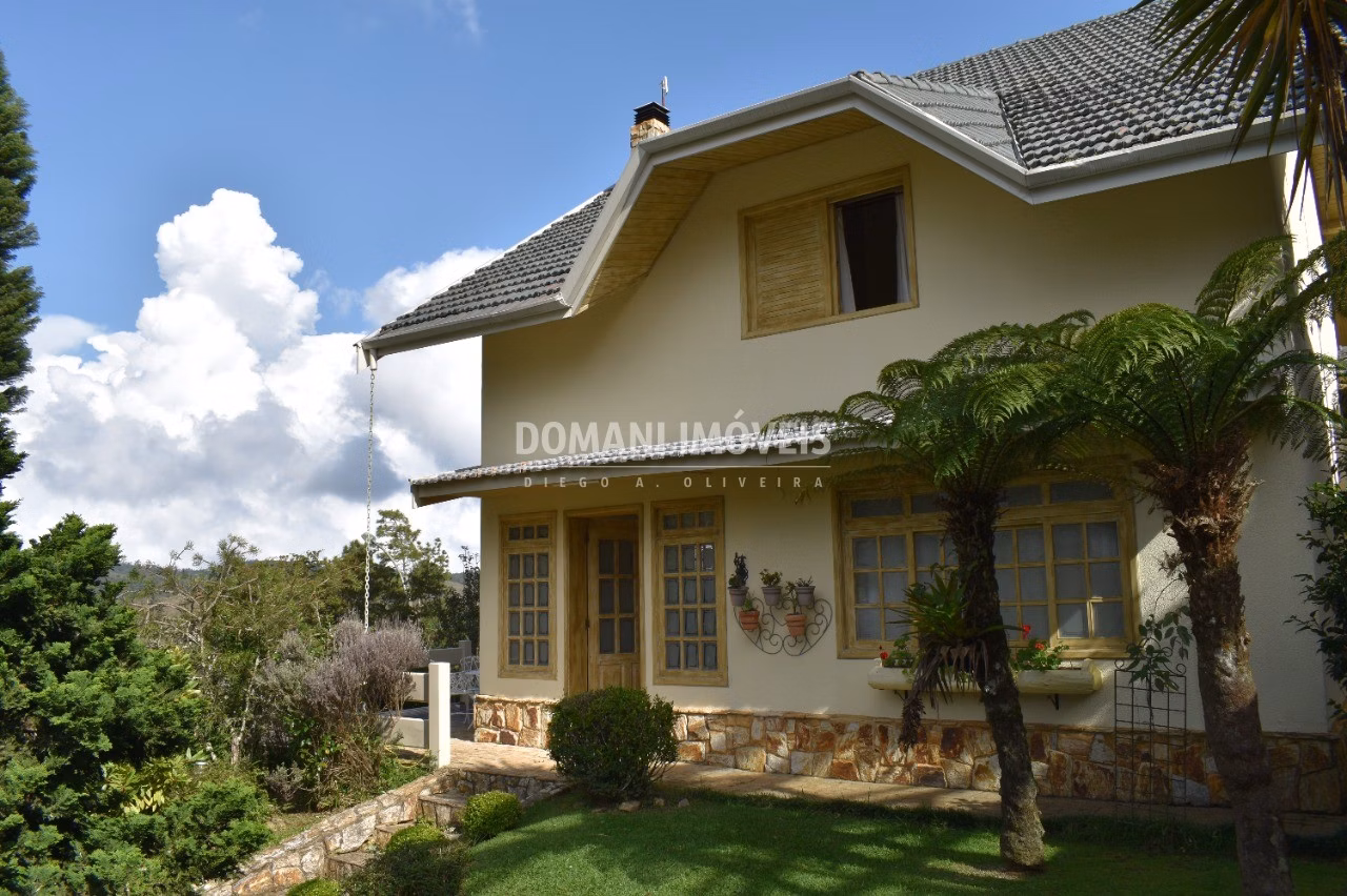 Casa de 1.430 m² em Campos do Jordão, SP