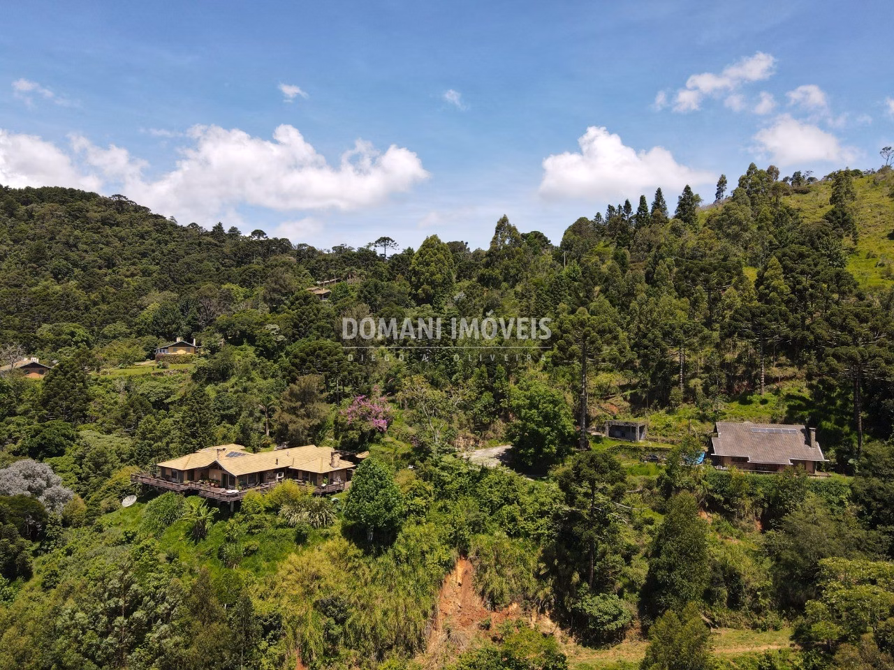 Terreno de 1.360 m² em Campos do Jordão, SP