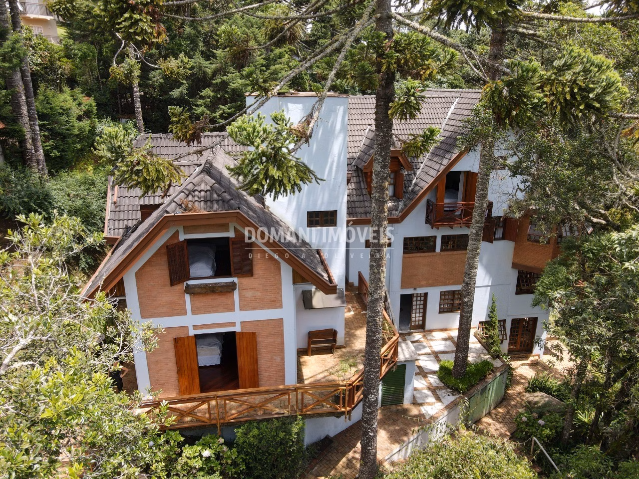 Casa de 3.180 m² em Campos do Jordão, SP