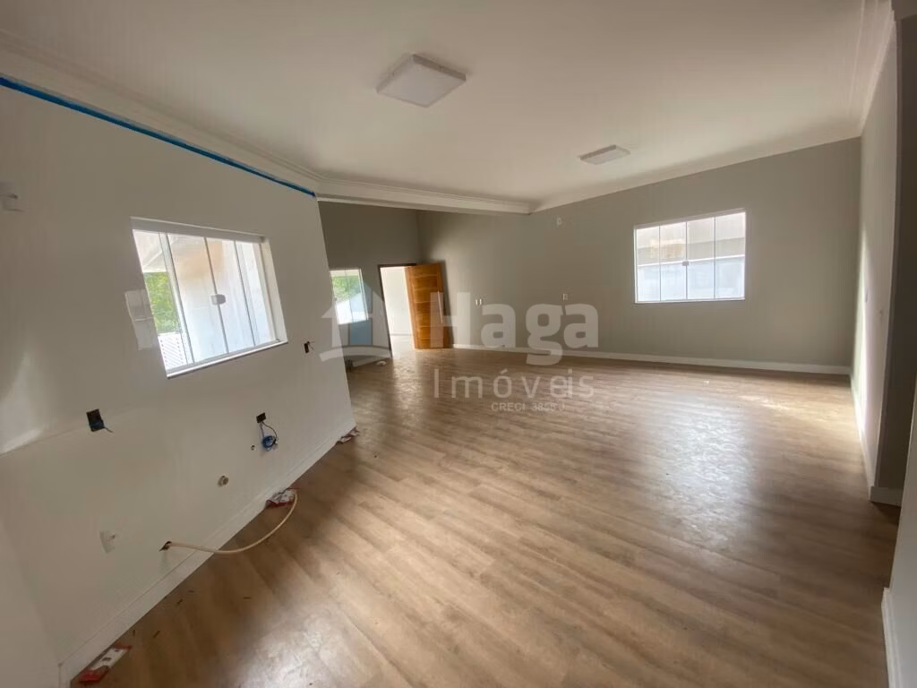 Casa de 380 m² em Nova Trento, SC