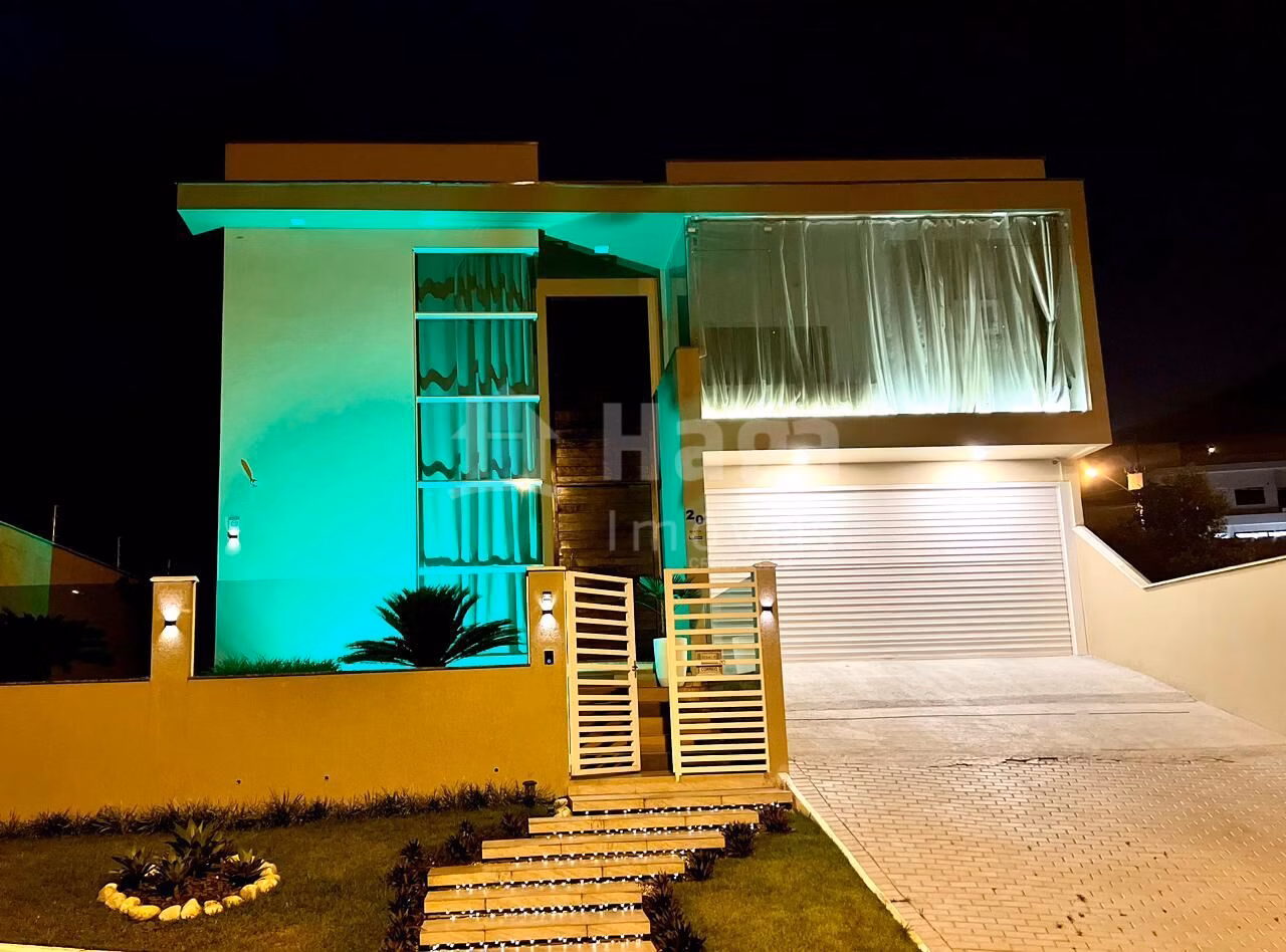 Casa de 700 m² em Brusque, SC