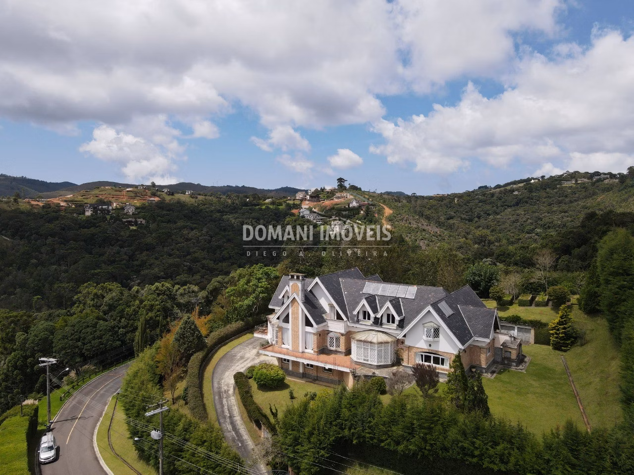 Casa de 3.370 m² em Campos do Jordão, SP