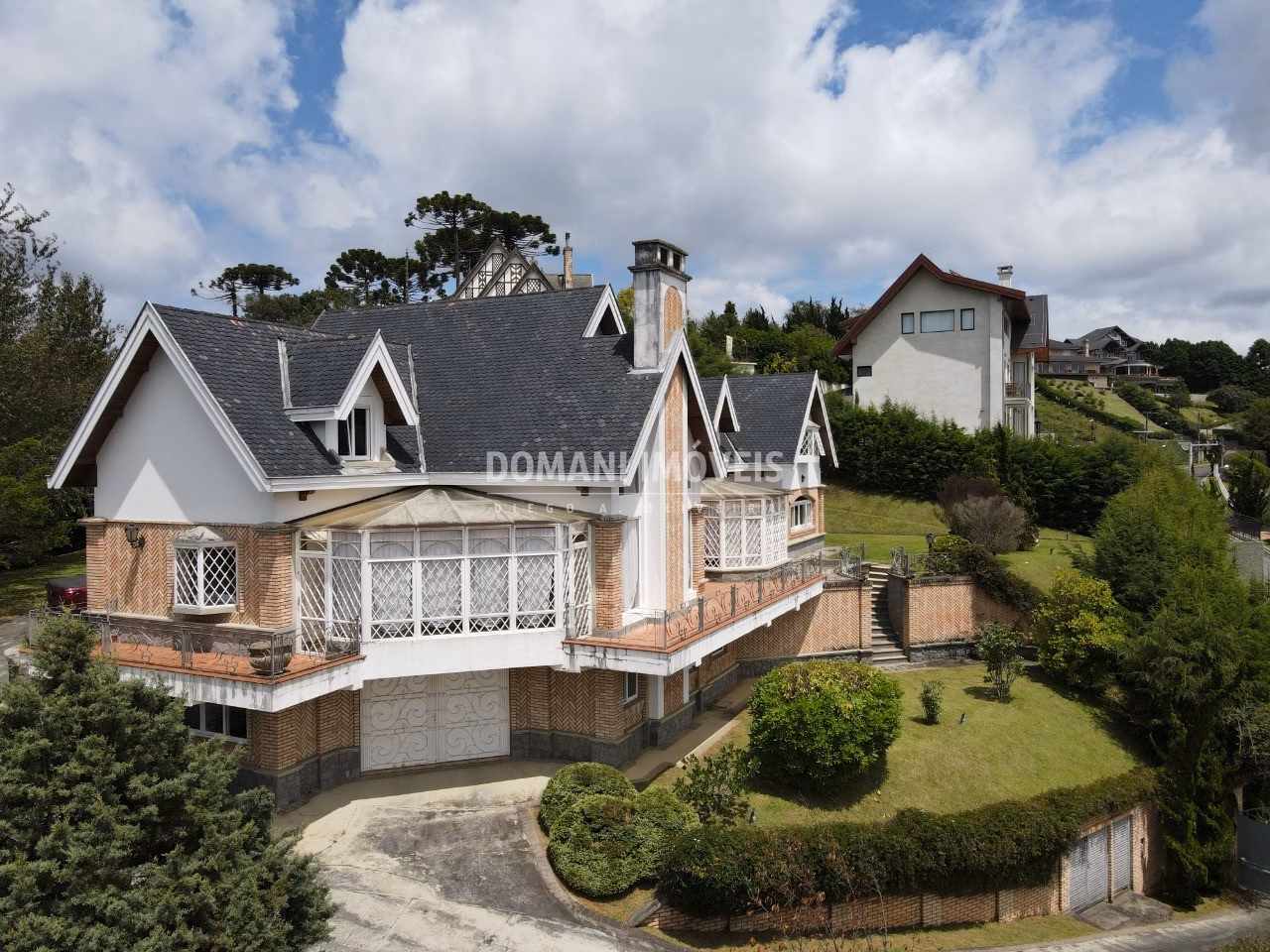 Casa de 3.370 m² em Campos do Jordão, SP