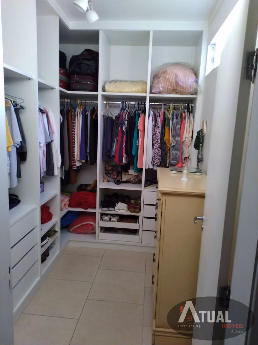 Casa de 1.180 m² em Atibaia, SP