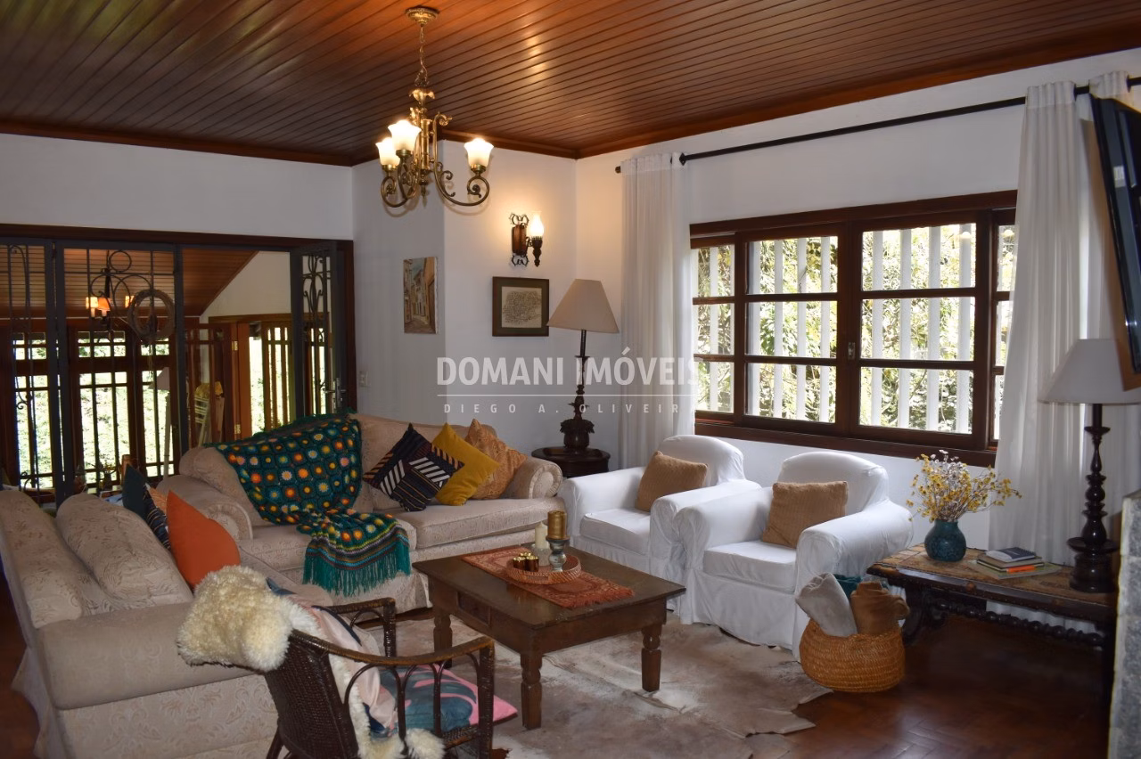 Casa de 1.950 m² em Campos do Jordão, SP
