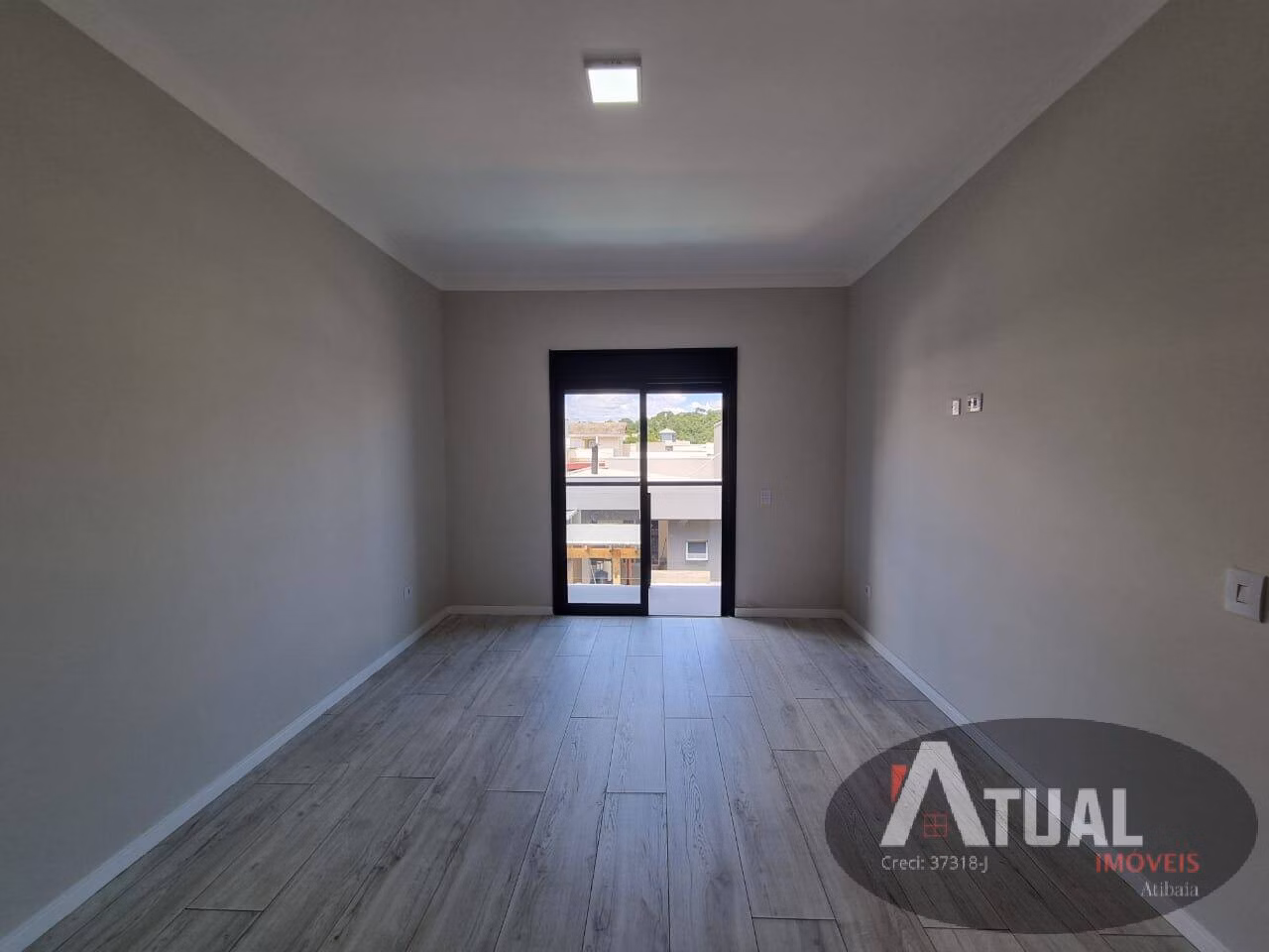 Casa de 300 m² em Atibaia, SP