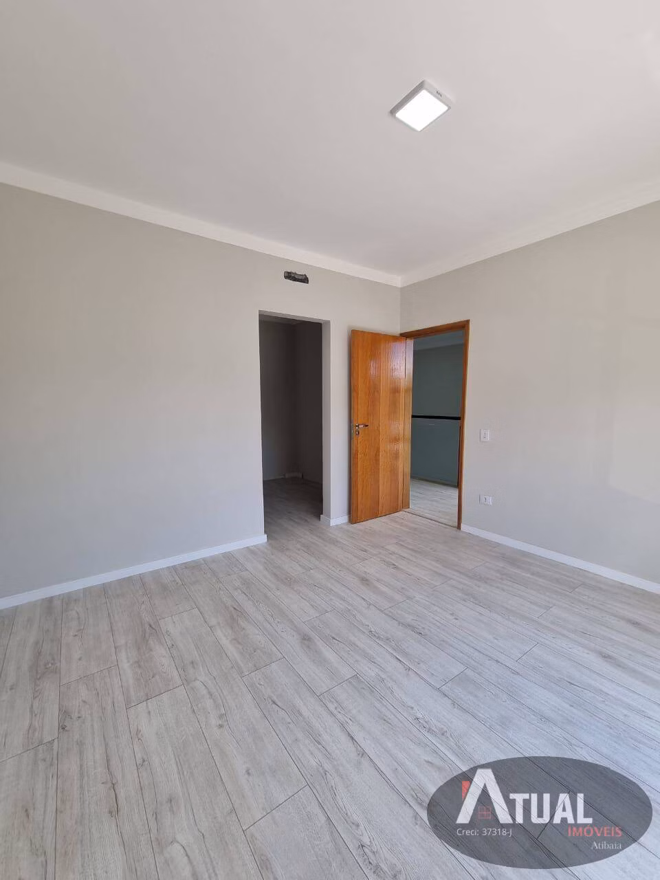 Casa de 300 m² em Atibaia, SP