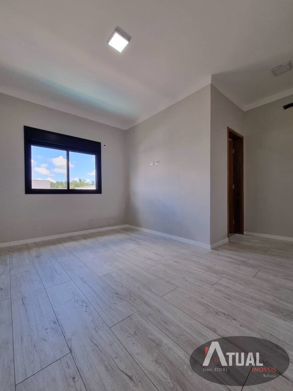 Casa de 300 m² em Atibaia, SP