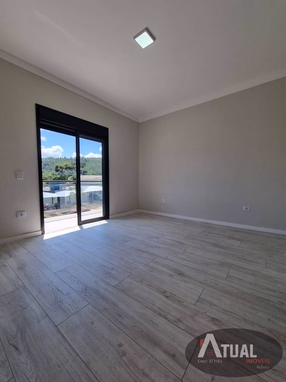 Casa de 300 m² em Atibaia, SP