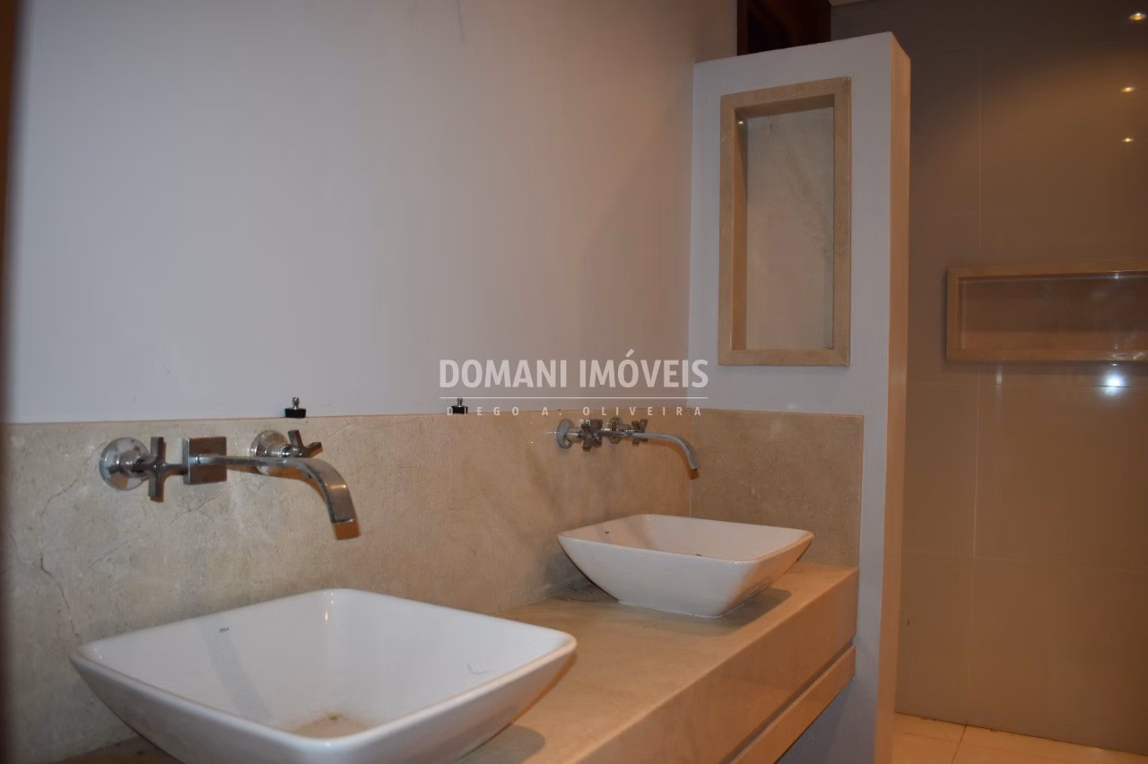 Casa de 1.305 m² em Campos do Jordão, SP