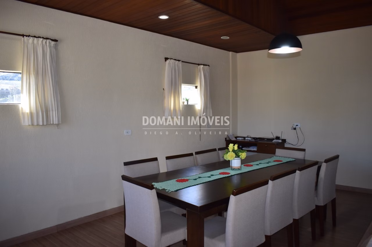 Casa de 250 m² em Campos do Jordão, SP