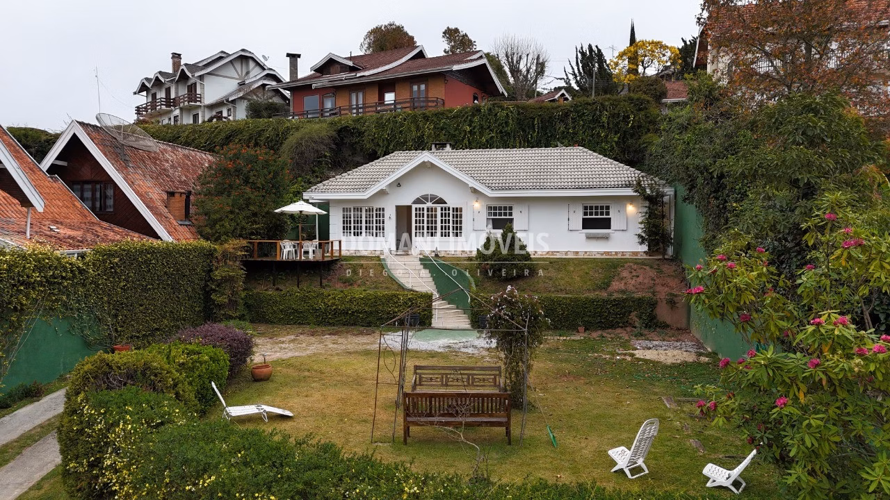 Casa de 695 m² em Campos do Jordão, SP