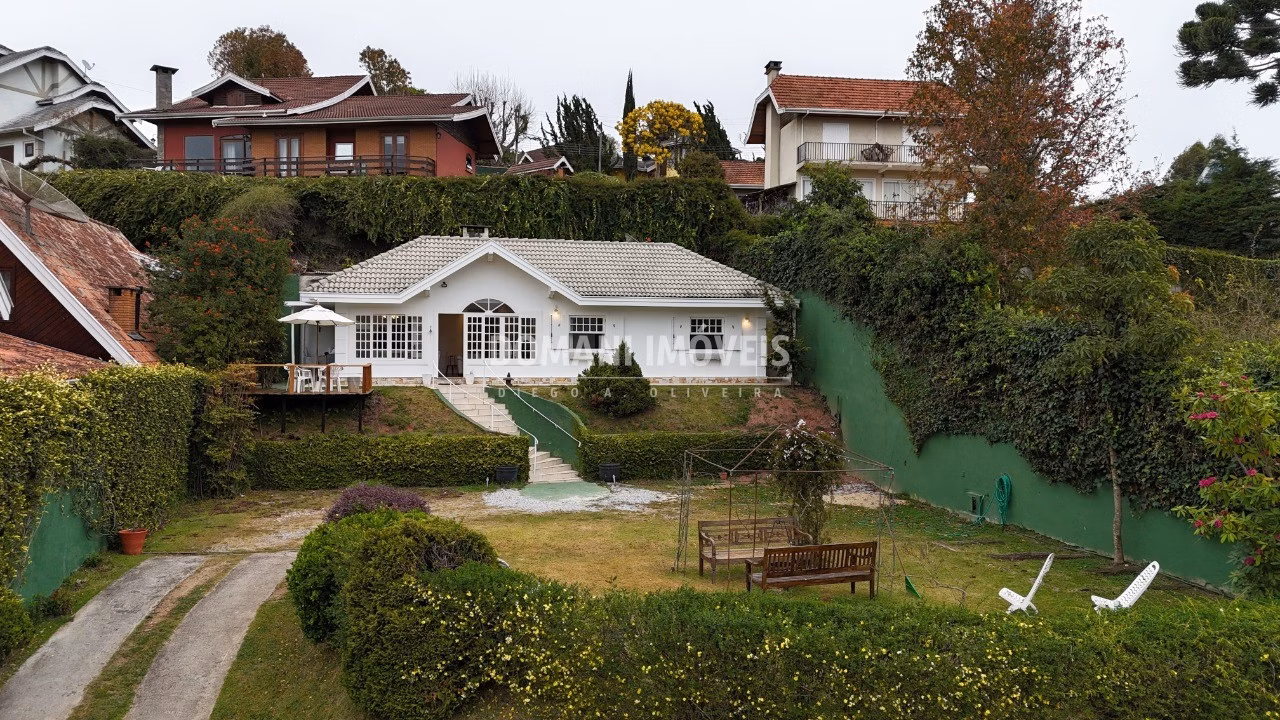 Casa de 695 m² em Campos do Jordão, SP