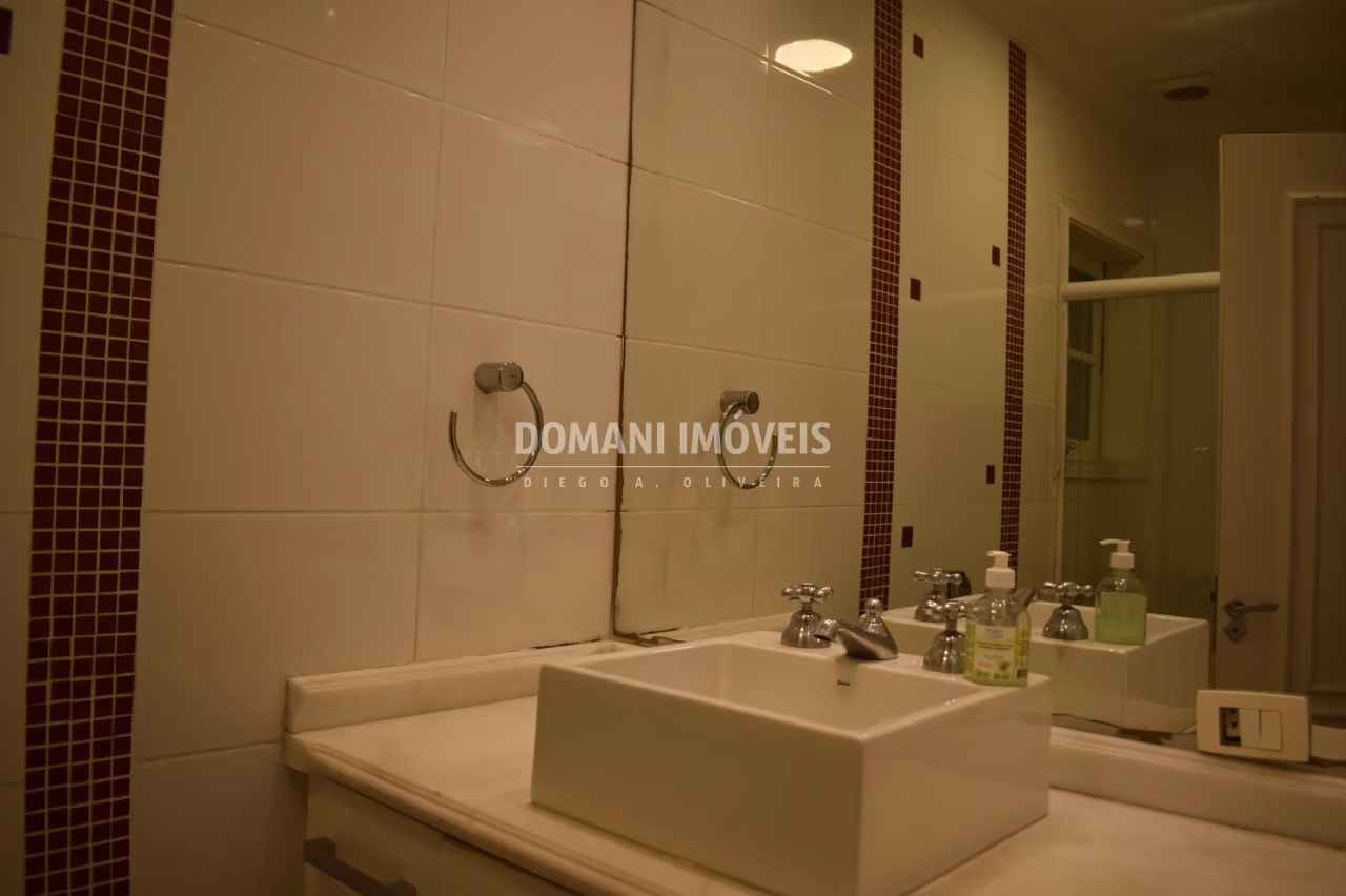 Casa de 695 m² em Campos do Jordão, SP