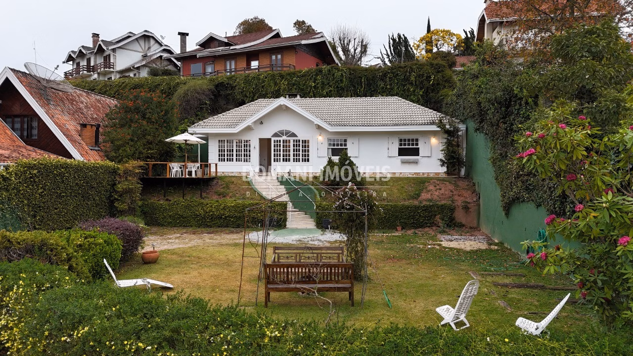 Casa de 695 m² em Campos do Jordão, SP