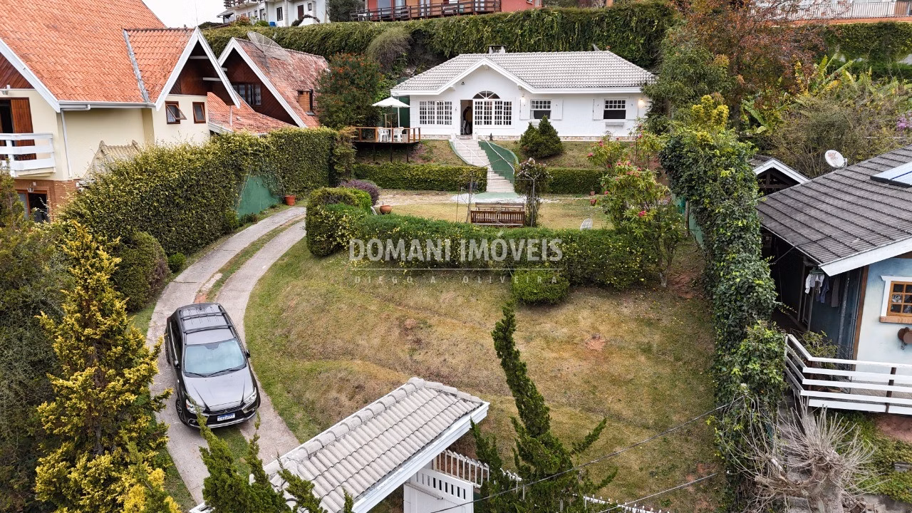 Casa de 695 m² em Campos do Jordão, SP