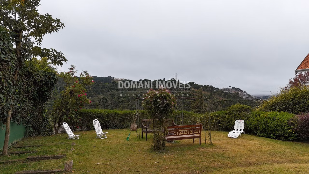 Casa de 695 m² em Campos do Jordão, SP