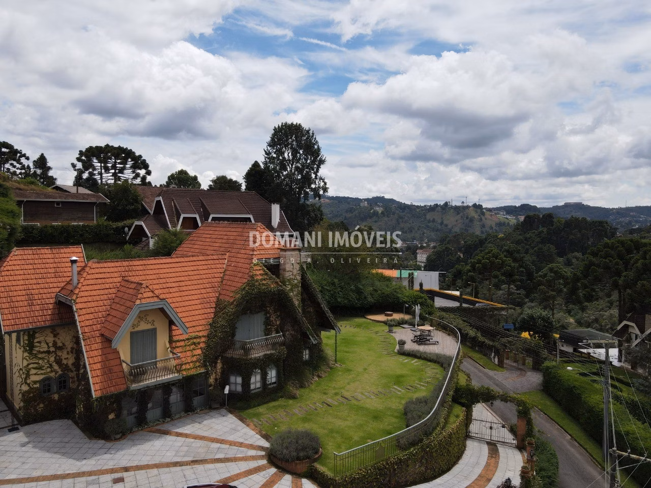 House of 1,000 m² in Campos do Jordão, SP, Brazil