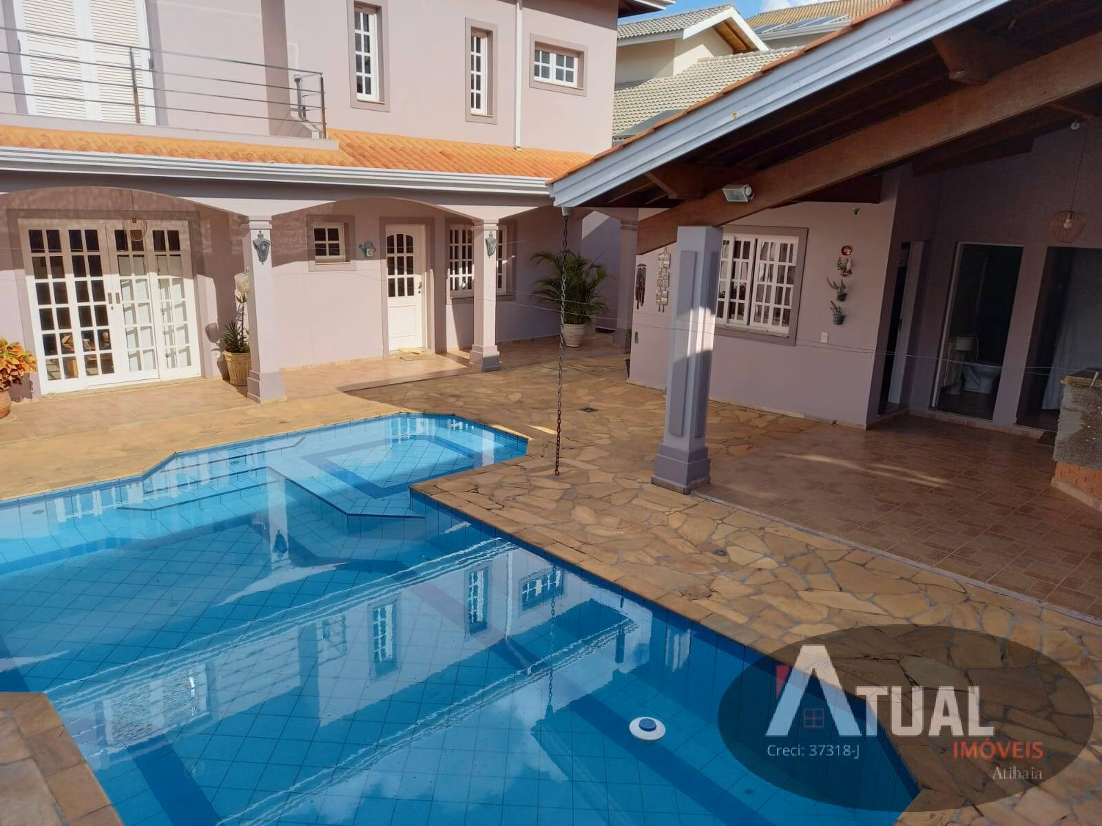 Casa de 427 m² em Atibaia, SP