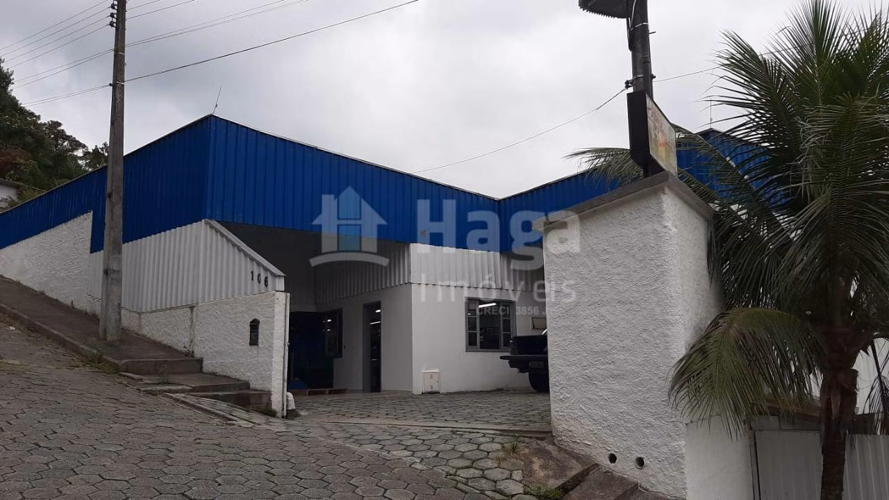 Comercial de 1.400 m² em Guabiruba, SC