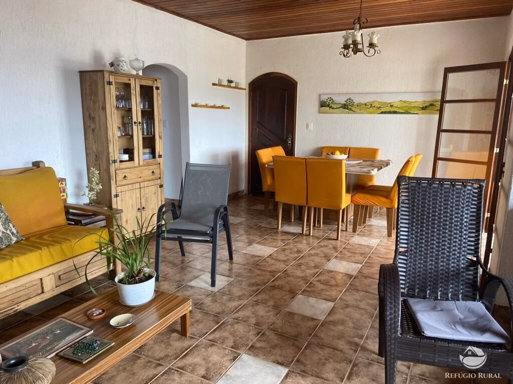 Chácara de 1.100 m² em Igaratá, SP