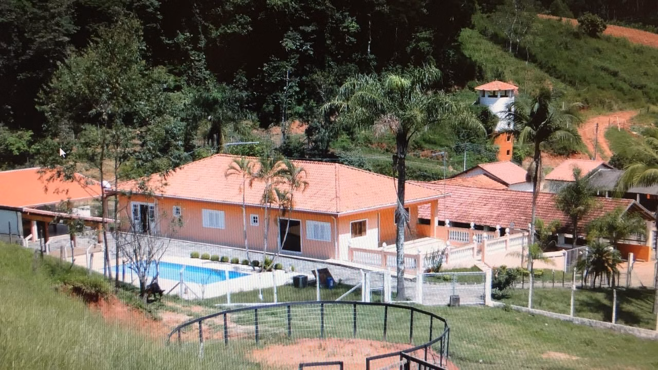 Sítio de 97 ha em Lagoinha, SP