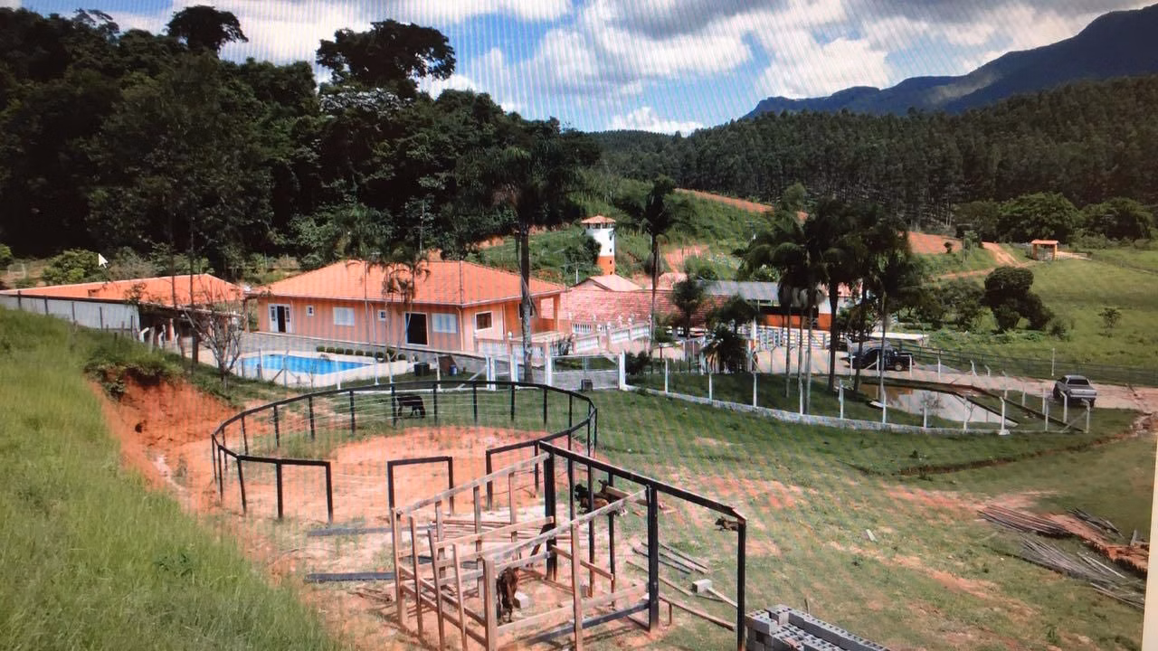 Sítio de 97 ha em Lagoinha, SP
