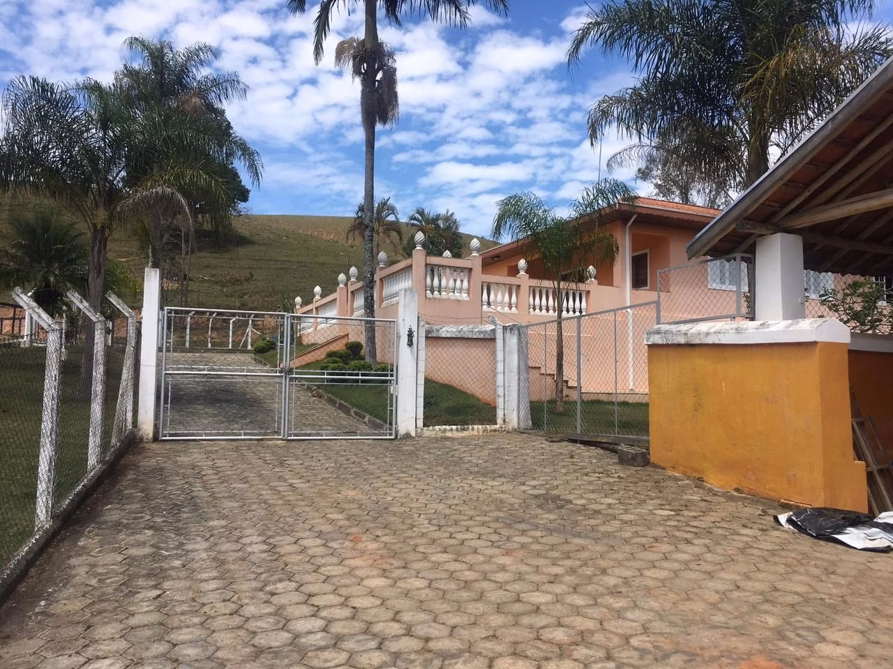 Sítio de 97 ha em Lagoinha, SP