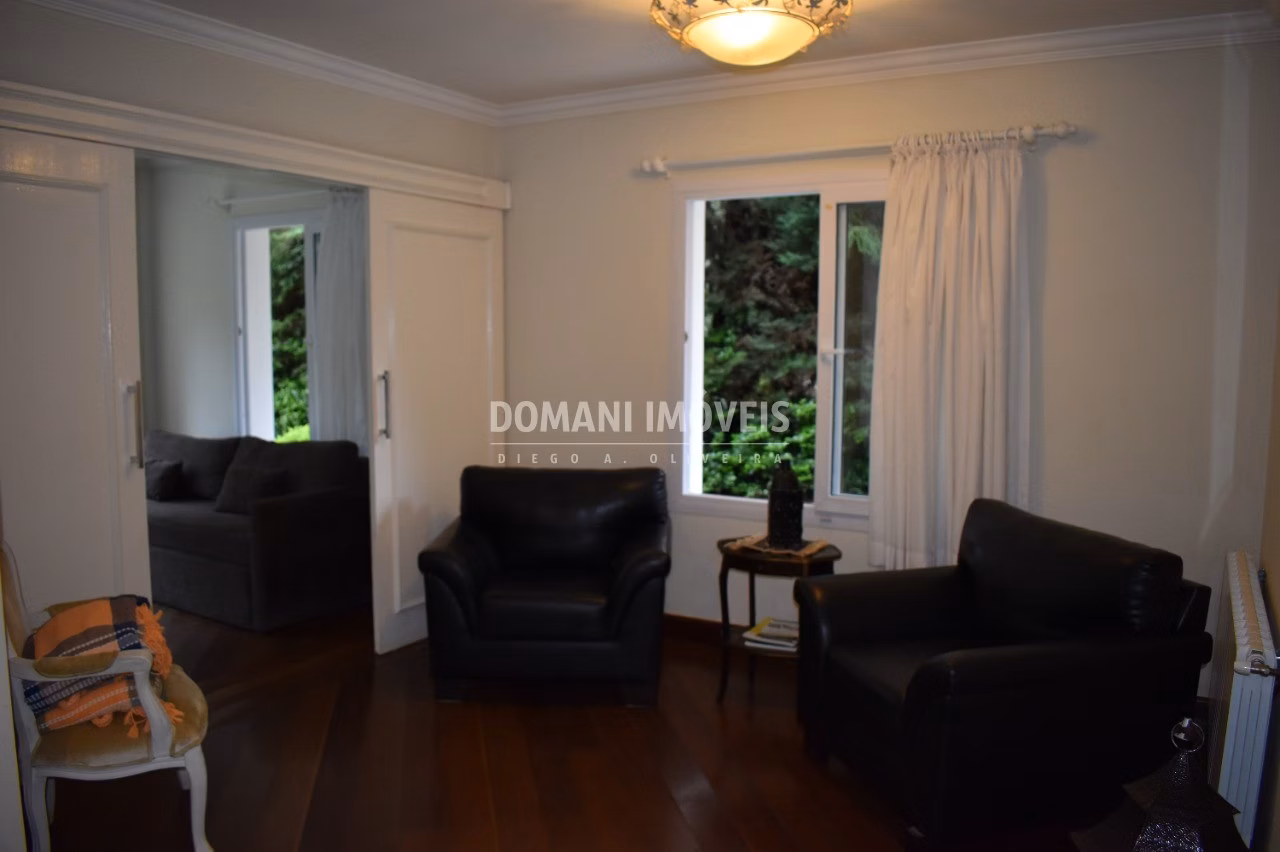 Casa de 1.200 m² em Campos do Jordão, SP