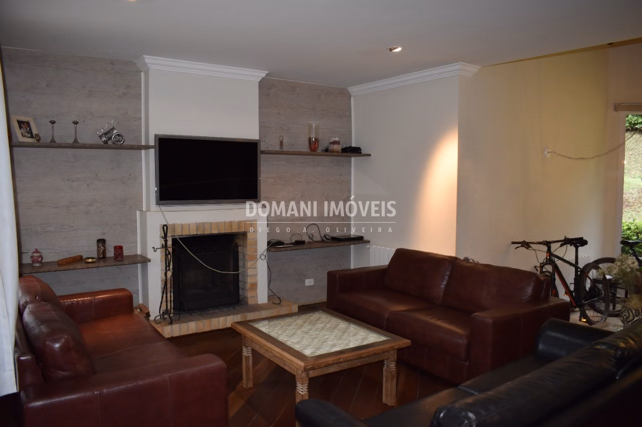 Casa de 1.200 m² em Campos do Jordão, SP