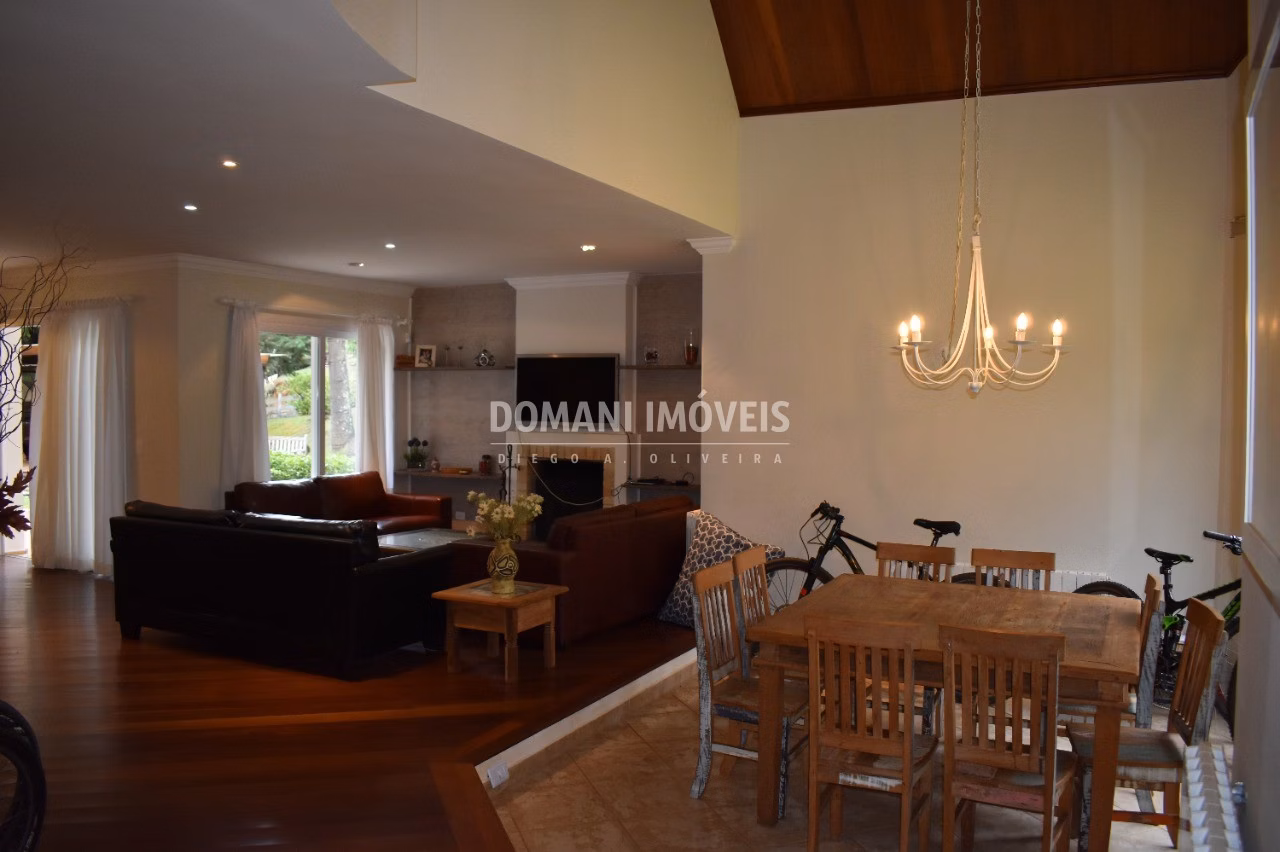 Casa de 1.200 m² em Campos do Jordão, SP