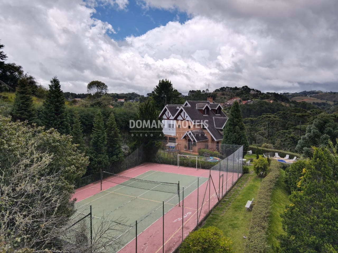 Casa de 5.445 m² em Campos do Jordão, SP