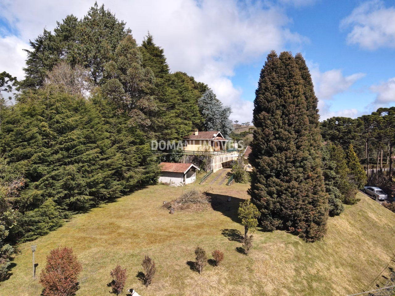 Casa de 2.650 m² em Campos do Jordão, SP