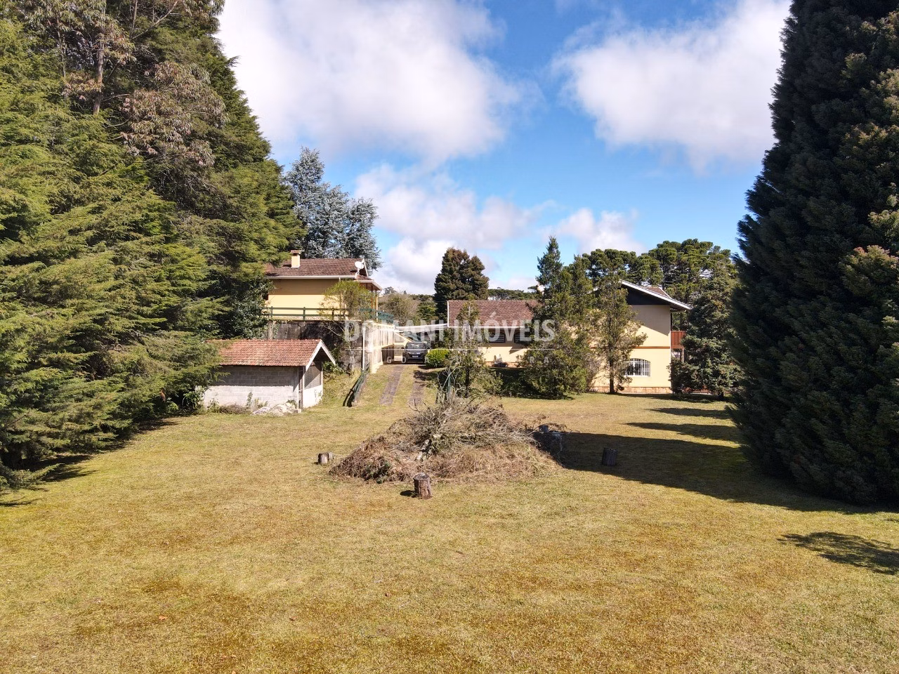 Casa de 2.650 m² em Campos do Jordão, SP