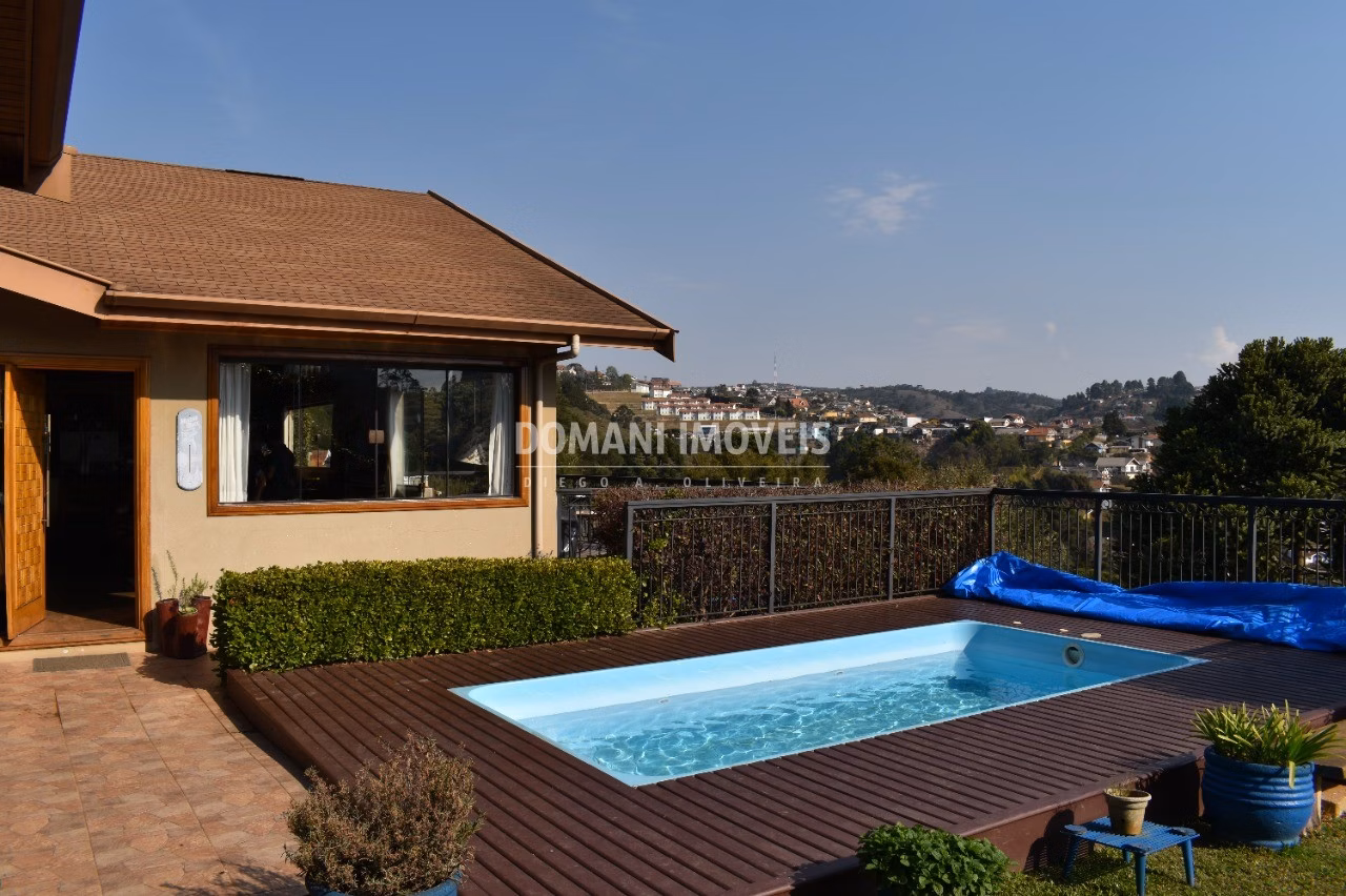Casa de 1.120 m² em Campos do Jordão, SP
