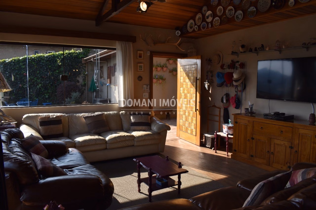 Casa de 1.120 m² em Campos do Jordão, SP