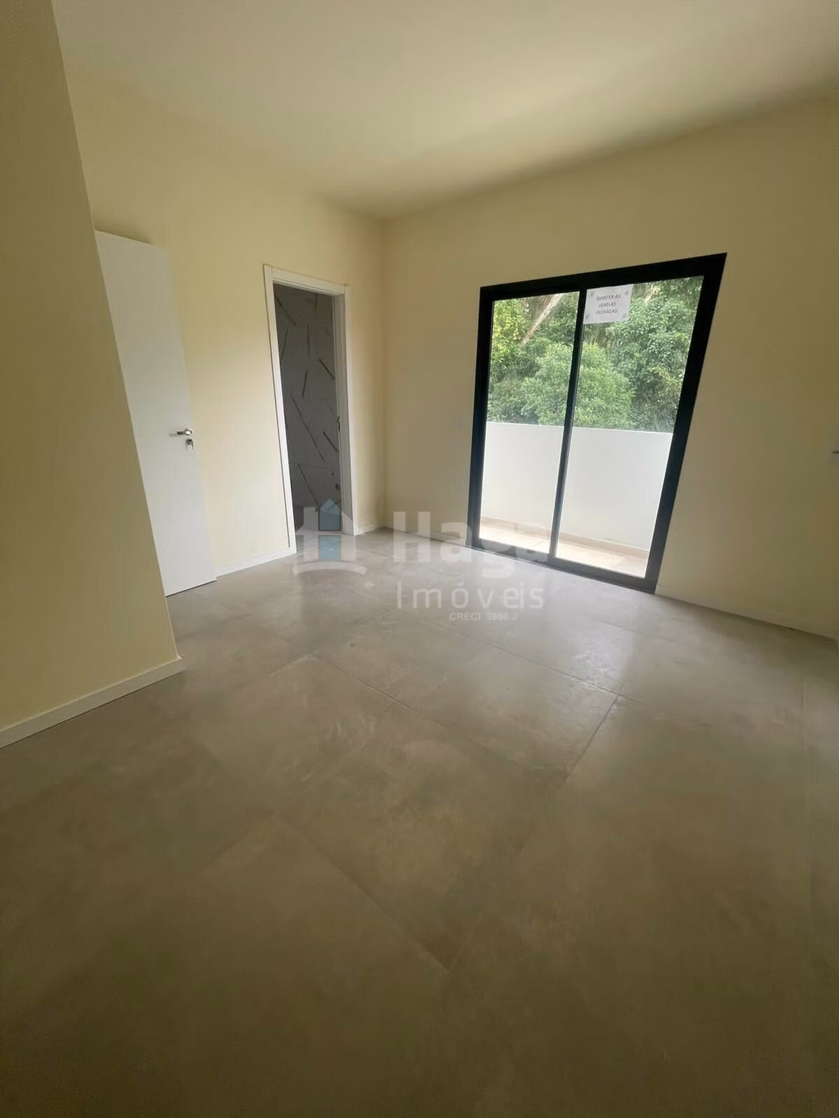 Casa de 467 m² em Brusque, SC