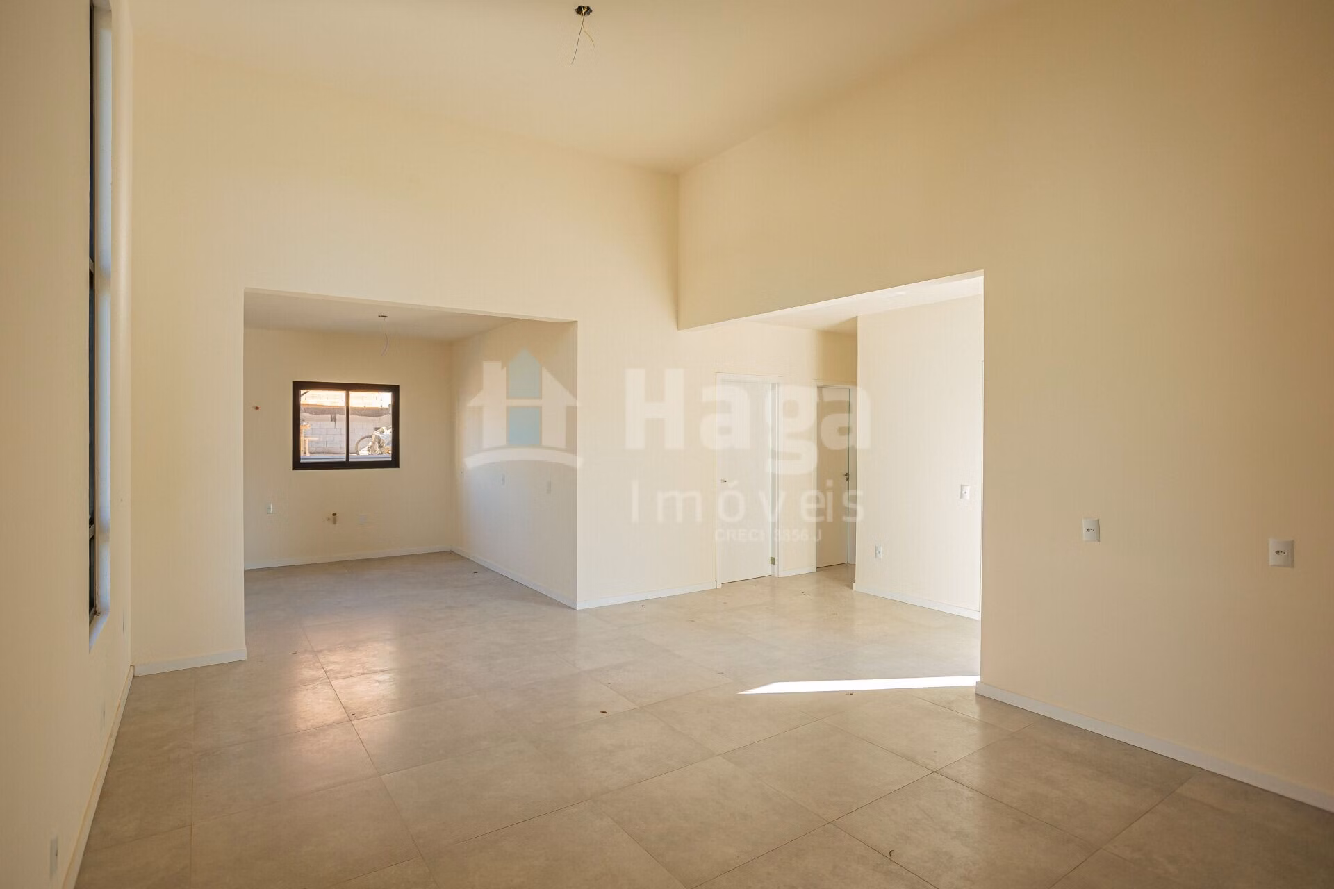 Casa de 467 m² em Brusque, SC