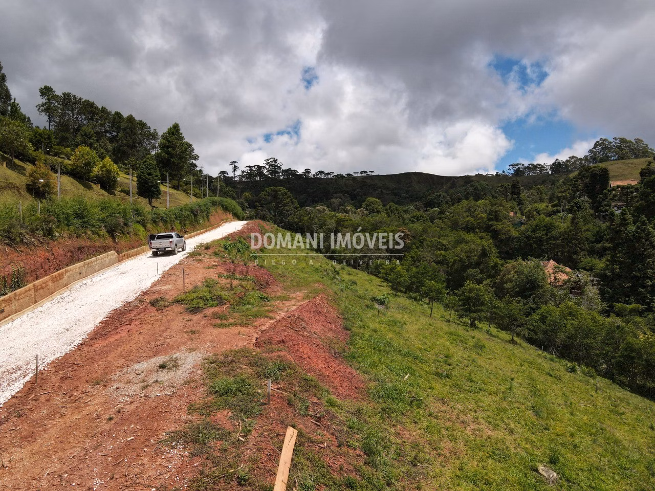 Terreno de 1.060 m² em Campos do Jordão, SP
