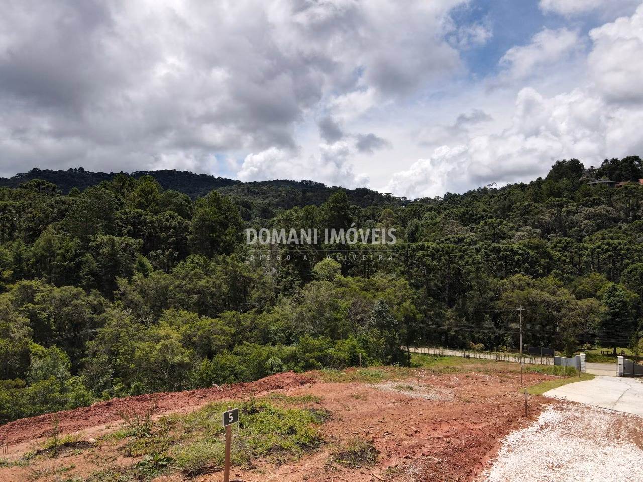 Terreno de 1.060 m² em Campos do Jordão, SP