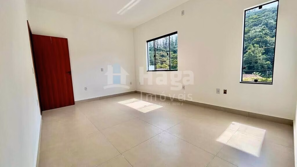 Casa de 300 m² em Brusque, SC