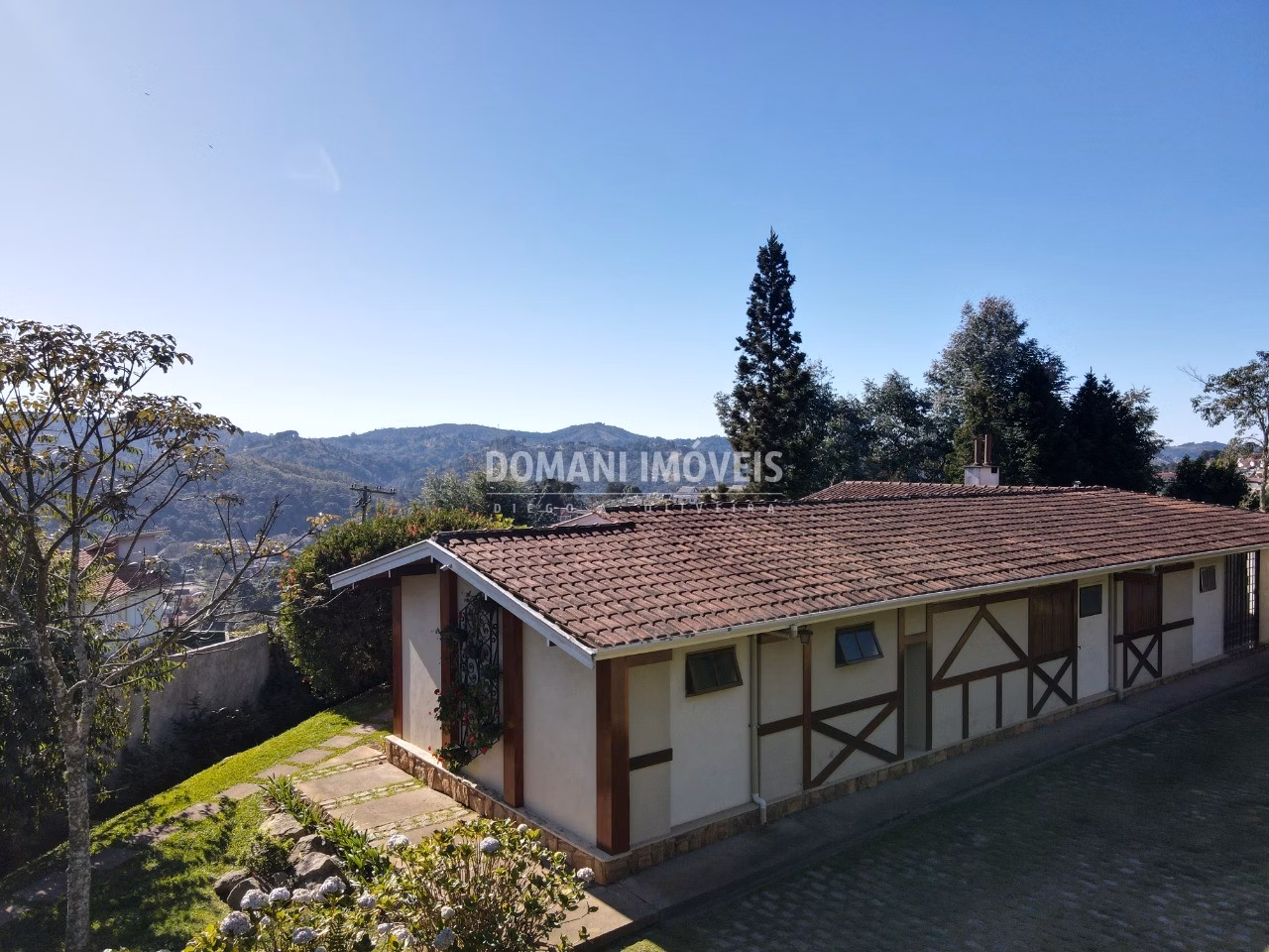 Casa de 2.180 m² em Campos do Jordão, SP