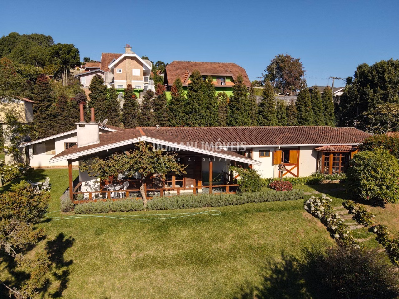 Casa de 2.180 m² em Campos do Jordão, SP