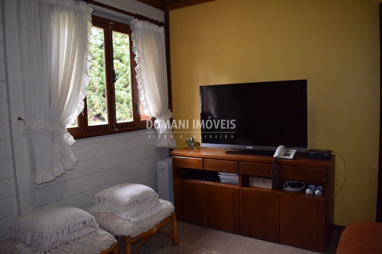 Casa de 2.180 m² em Campos do Jordão, SP