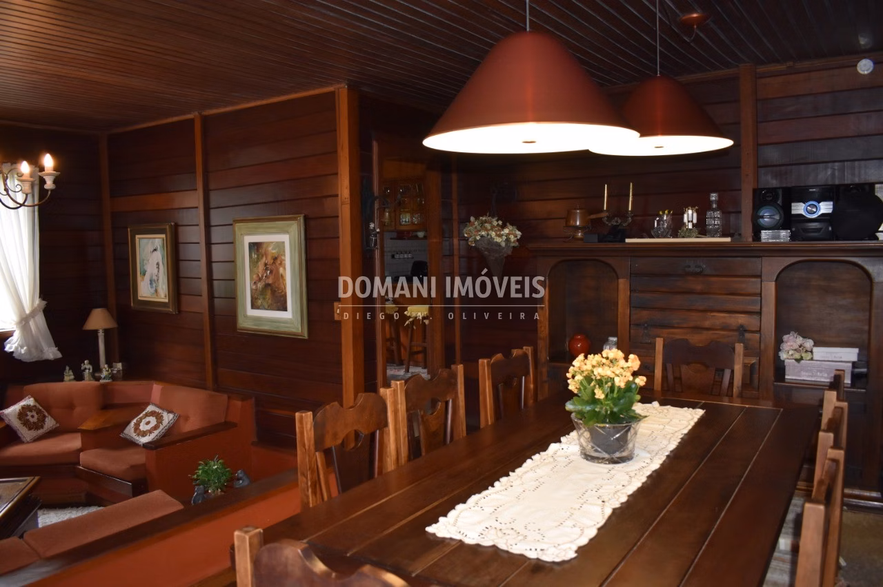 Casa de 2.180 m² em Campos do Jordão, SP