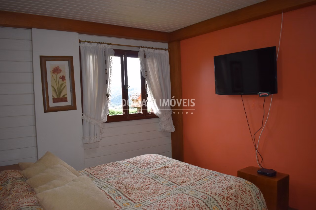 Casa de 2.180 m² em Campos do Jordão, SP