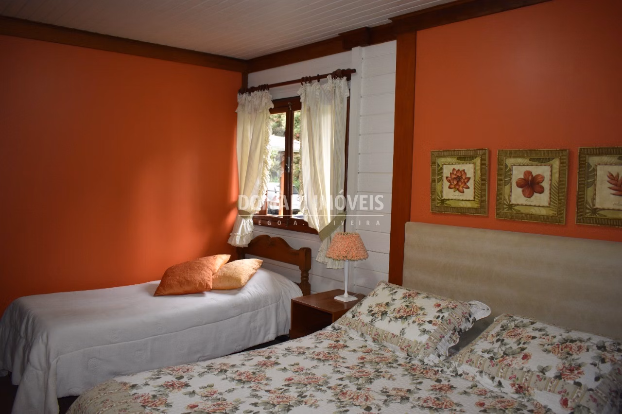 Casa de 2.180 m² em Campos do Jordão, SP