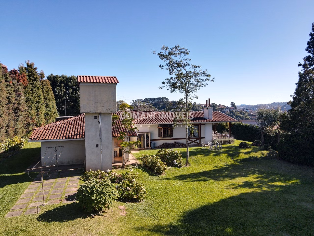 Casa de 2.180 m² em Campos do Jordão, SP