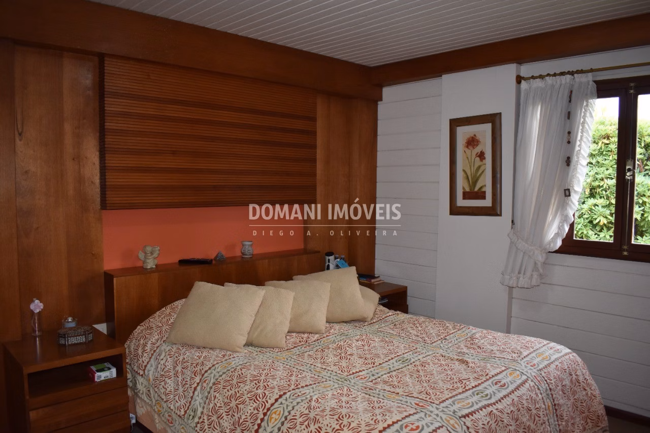Casa de 2.180 m² em Campos do Jordão, SP